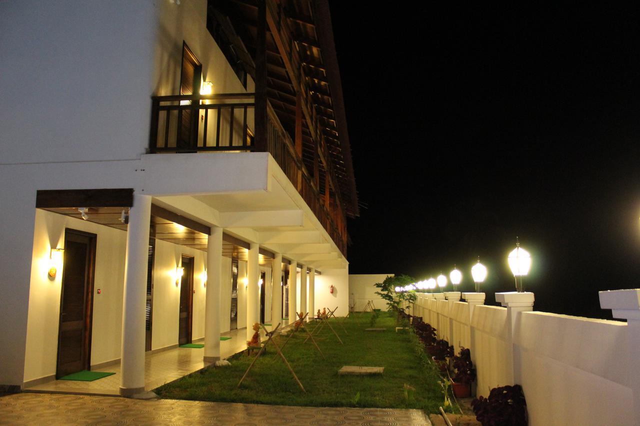 Symphony Summer Sands Beach Resort And Spa Ram Nagar Exterior foto