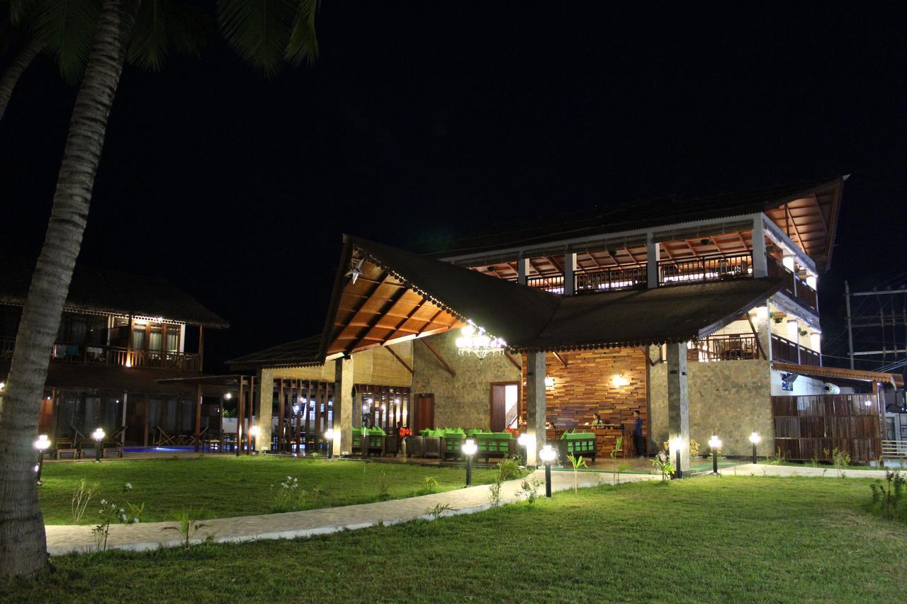 Symphony Summer Sands Beach Resort And Spa Ram Nagar Exterior foto